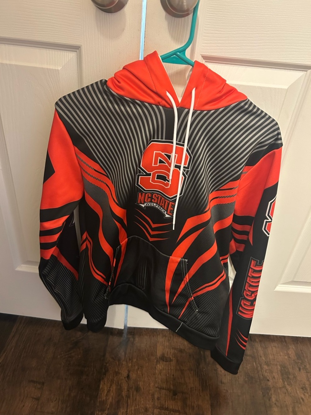 NC State Red & Black Pullover Hoodie. Men’s Small
